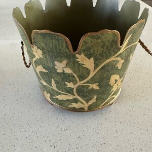Beautiful Foreside Toleware Metal Bucket Green/Gold Scalloped Edges